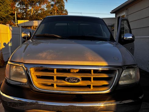 Used 2002 Ford F150 2WD SuperCrew image 2