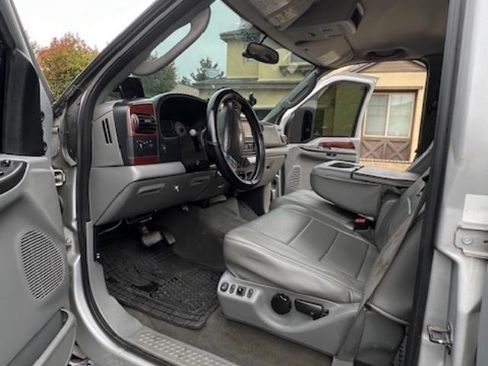 Used 2005 Ford F250 Lariat image 12