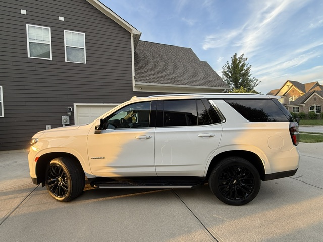 Used 2024 Chevrolet Tahoe LT w/ Luxury Package AWD/4WD image 4