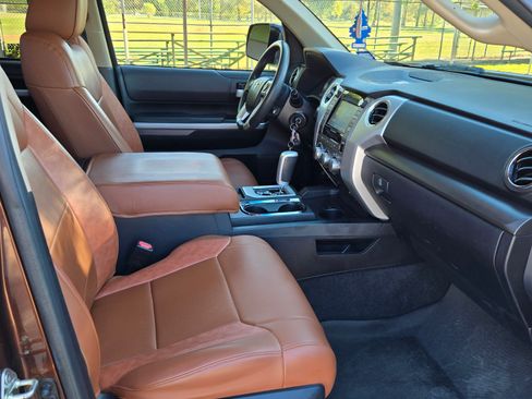 Used 2017 Toyota Tundra SR5 image 12