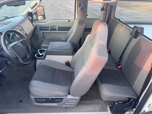 Used 2010 Ford F250 XLT image 9