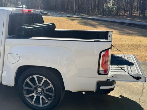 Used 2021 GMC Canyon Denali image 22