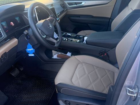 Used 2025 Volkswagen Atlas Cross Sport SE image 6