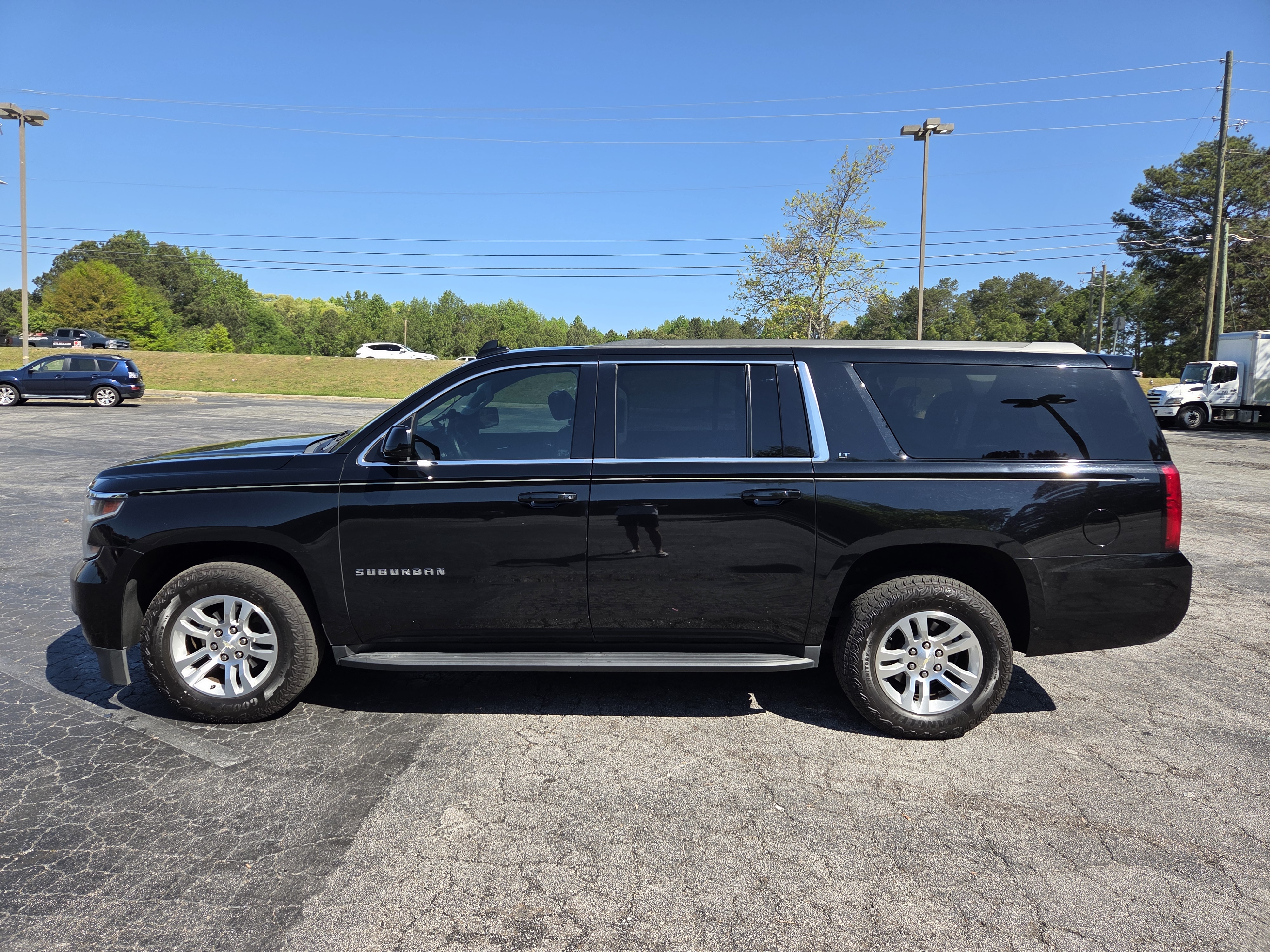 Used 2019 Chevrolet Suburban LT RWD image 4