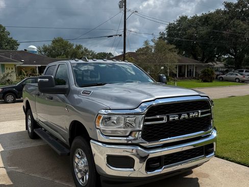 Used 2024 RAM 2500 Tradesman w/ Chrome Appearance Group AWD/4WD image 6