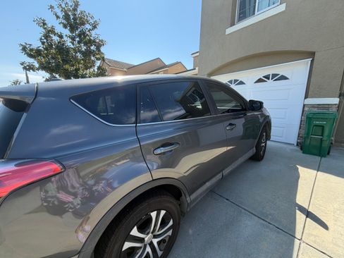 Used 2018 Toyota RAV4 LE image 4