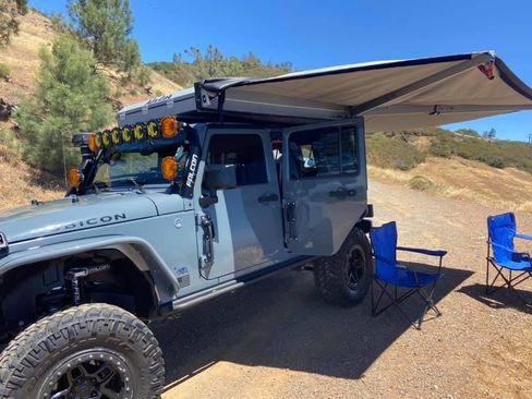 Used 2015 Jeep Wrangler Unlimited Rubicon w/ Connectivity Group image 6