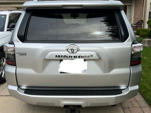 Used 2014 Toyota 4Runner SR5 image 4
