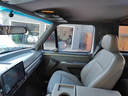 Used 1993 Ford Bronco image 4