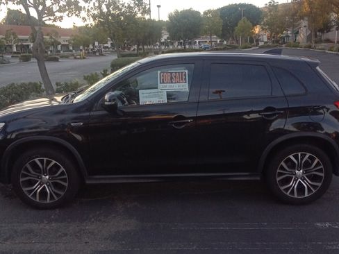 Used 2019 Mitsubishi Outlander Sport ES image 2