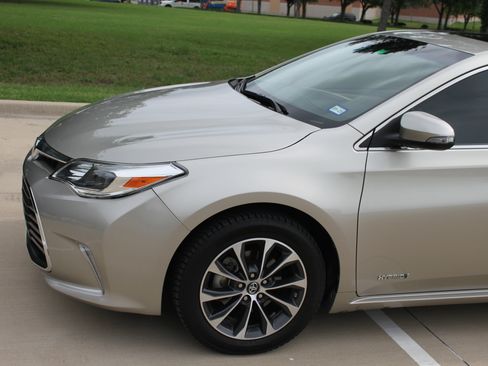 Used 2018 Toyota Avalon XLE Premium FWD image 9