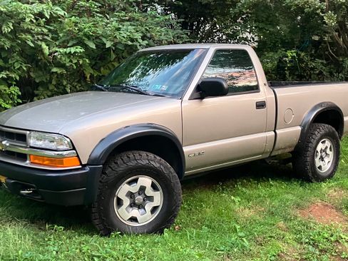 Used 1998 Chevrolet S10 Pickup LS w/ Preferred Equipment Group image 11