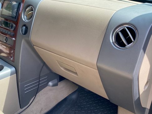 Used 2005 Ford F150 Lariat AWD/4WD image 16