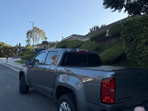 Used 2022 Chevrolet Colorado LT w/ Safety Package RWD image 5