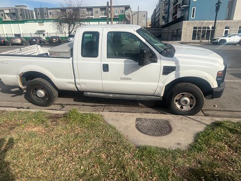 Used 2009 Ford F250 XLT AWD/4WD image 2
