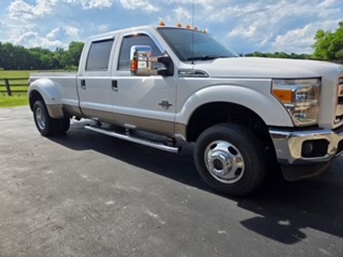 Used 2011 Ford F350 Lariat w/ Lariat Interior Pkg AWD/4WD image 2