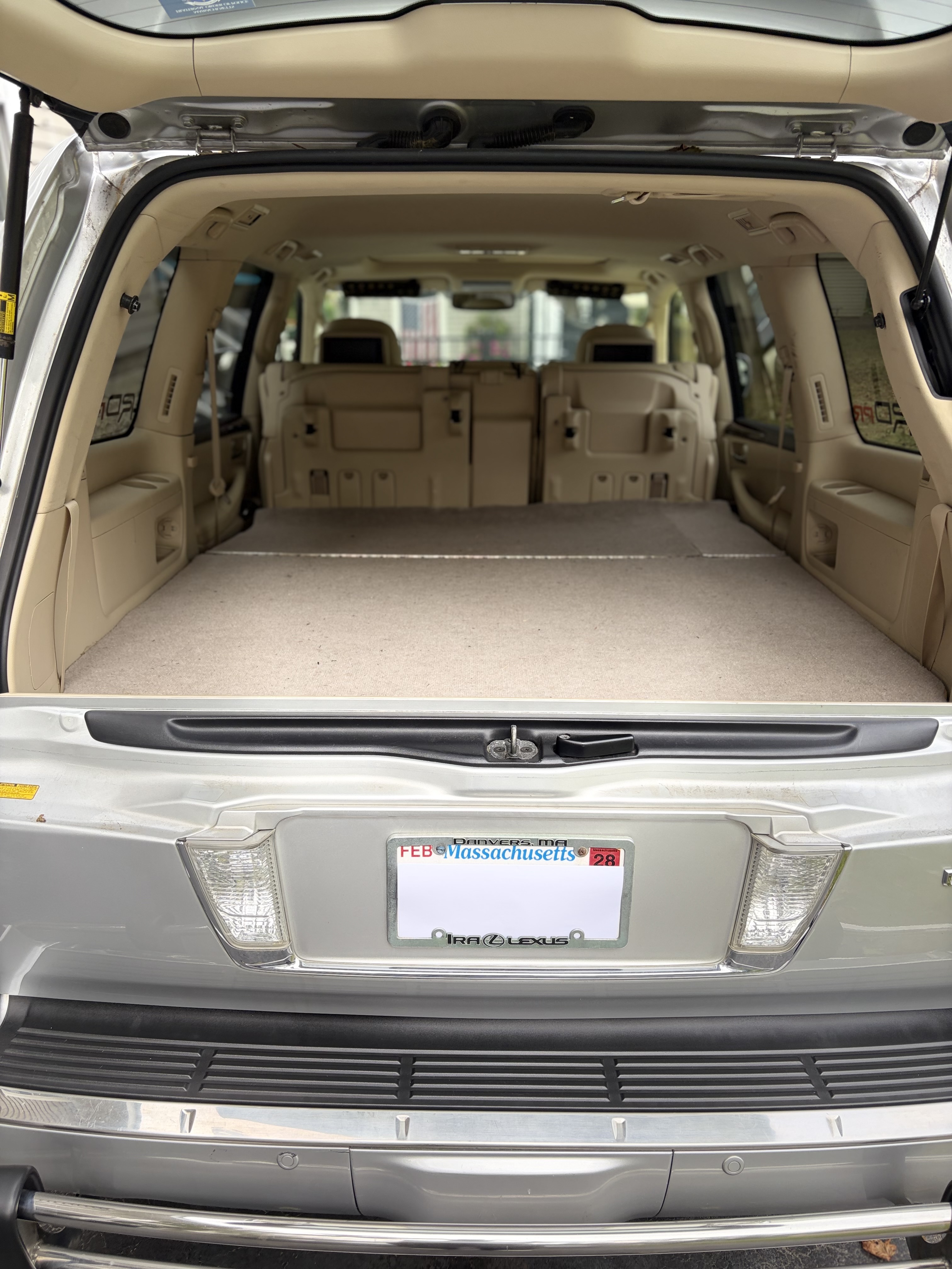 Used 2013 Lexus LX 570 4WD w/ Luxury Pkg image 17