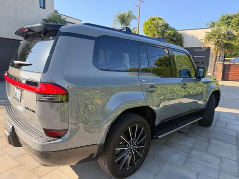 Used 2025 Lexus GX 550 w/ Accessory Package (2T) AWD/4WD image 6