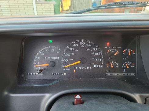 Used 1999 GMC Suburban 2WD w/ Marketing Opt Pkg 2 image 14