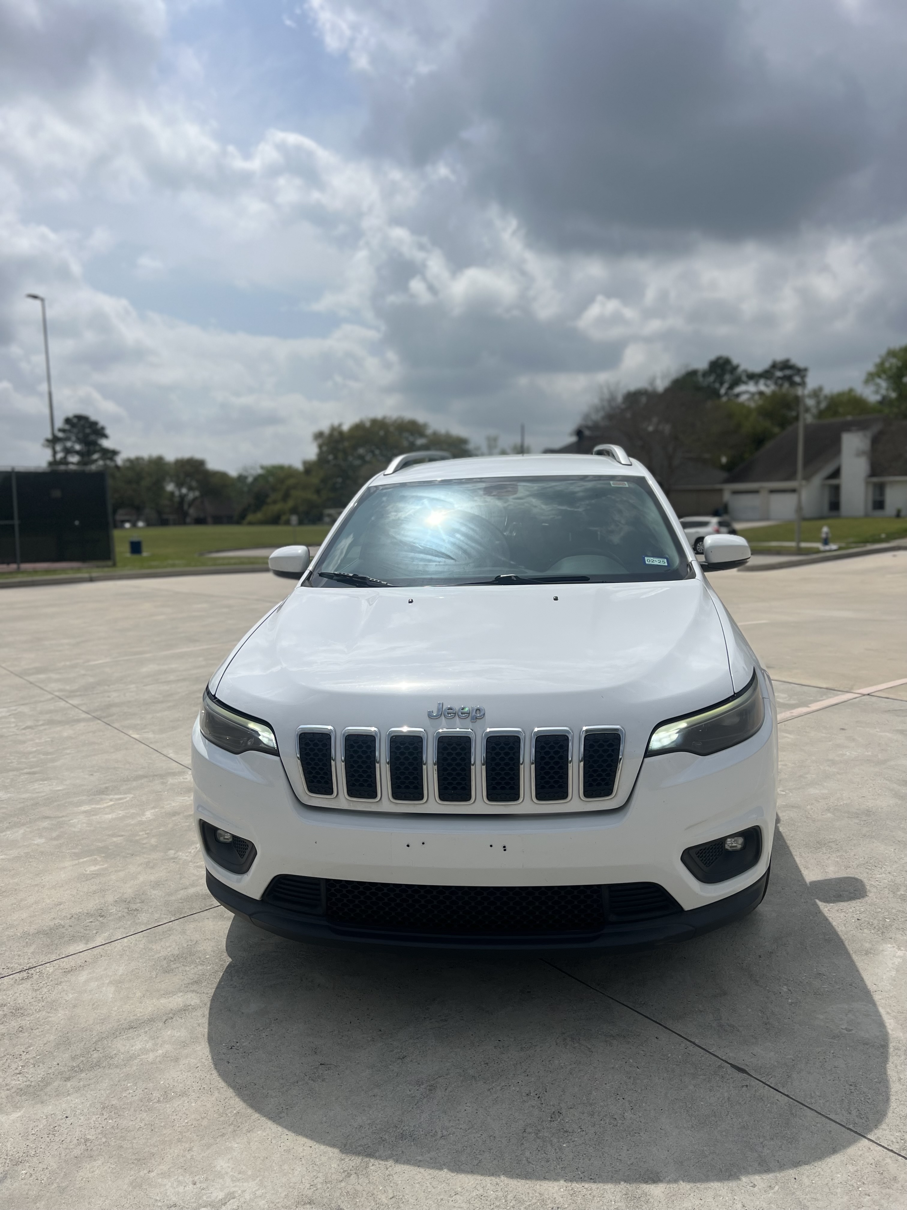 Used 2019 Jeep Cherokee Latitude Plus FWD image 4