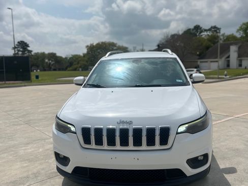 Used 2019 Jeep Cherokee Latitude Plus FWD image 4