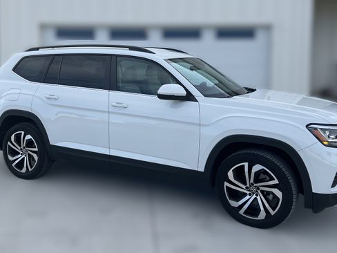 Used 2023 Volkswagen Atlas SE AWD/4WD image 1