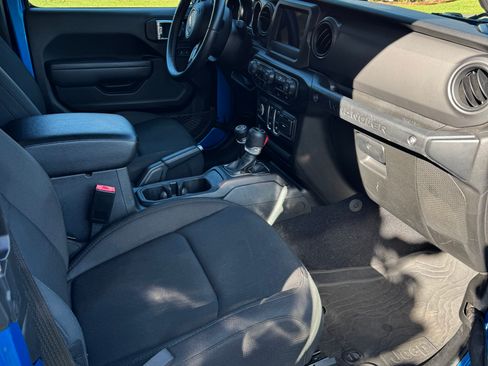 Used 2022 Jeep Wrangler Sport image 9