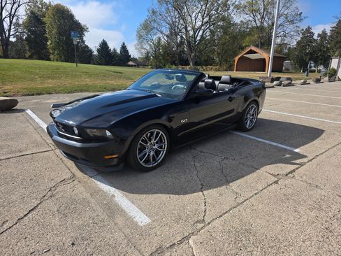 Used 2012 Ford Mustang GT Premium w/ Security Pkg image 2