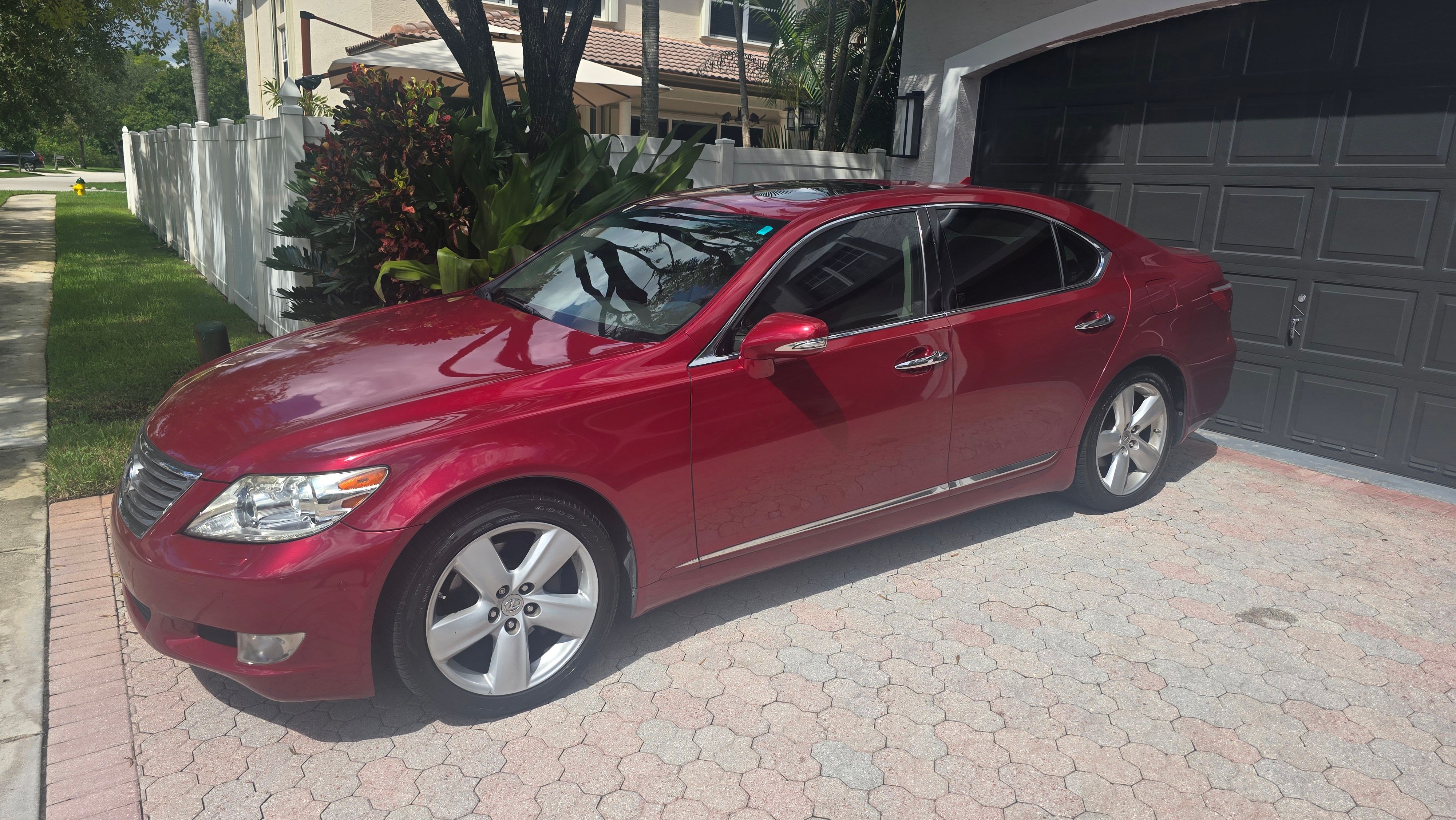 Used 2010 Lexus LS 460 RWD image 1