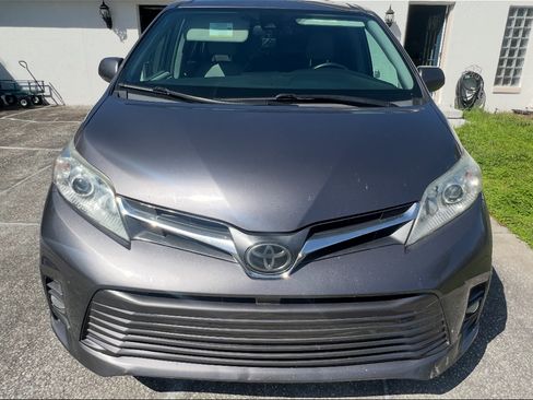Used 2018 Toyota Sienna XLE w/ XLE Navigation Package image 20
