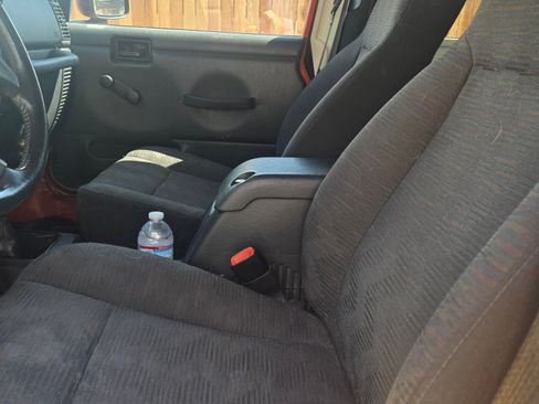 Used 2005 Jeep Wrangler Unlimited Rubicon image 8