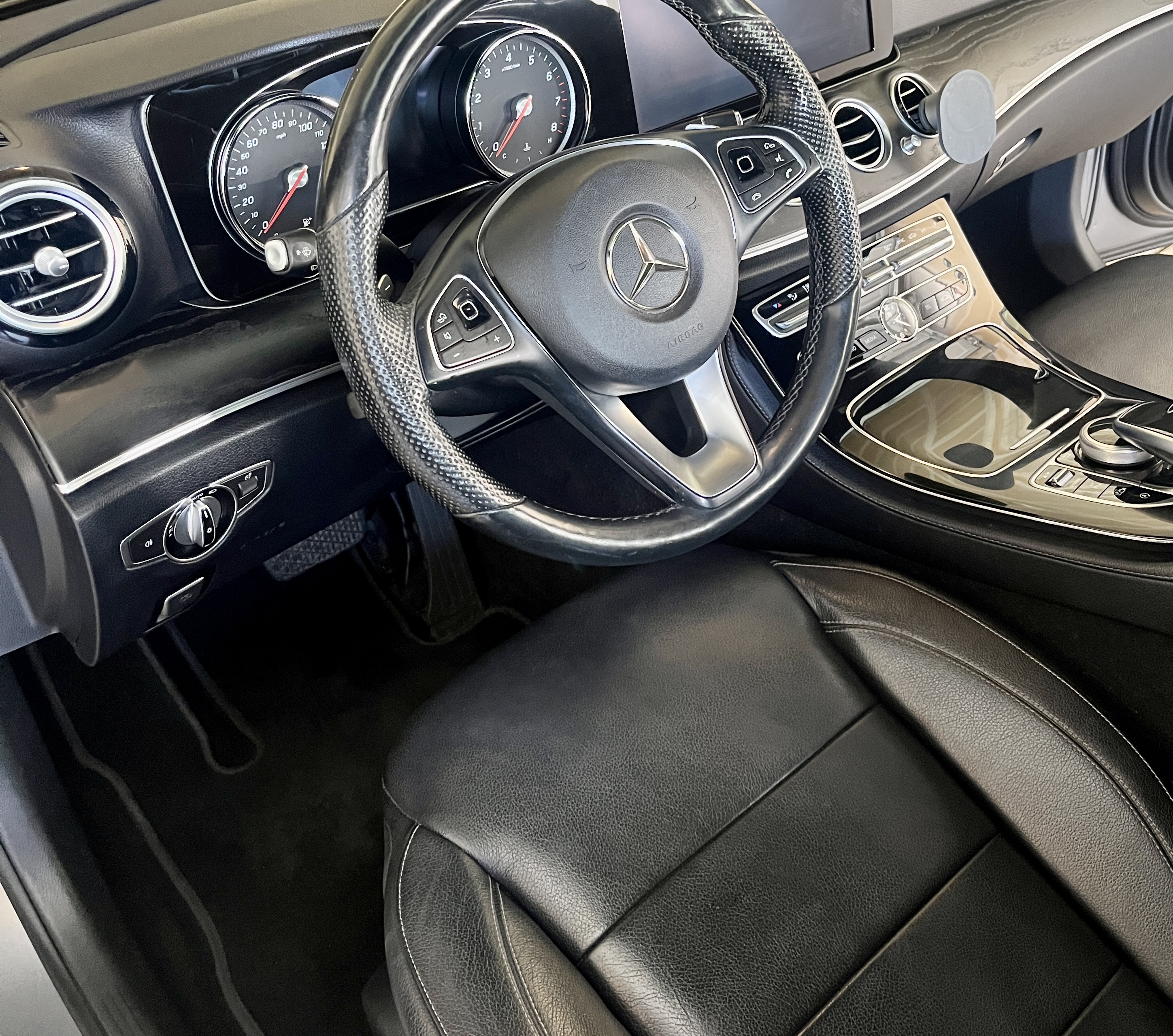 Used 2017 Mercedes-Benz E 300 4MATIC image 4