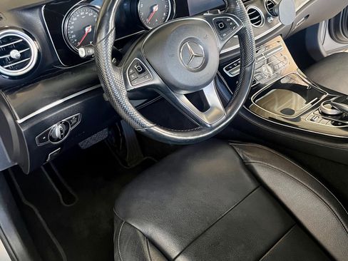 Used 2017 Mercedes-Benz E 300 4MATIC image 4