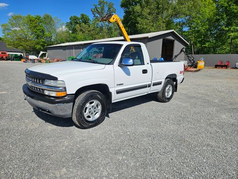 Used 1999 Chevrolet Silverado 1500 LS w/ Off-Road Chassis Pkg AWD/4WD image 6