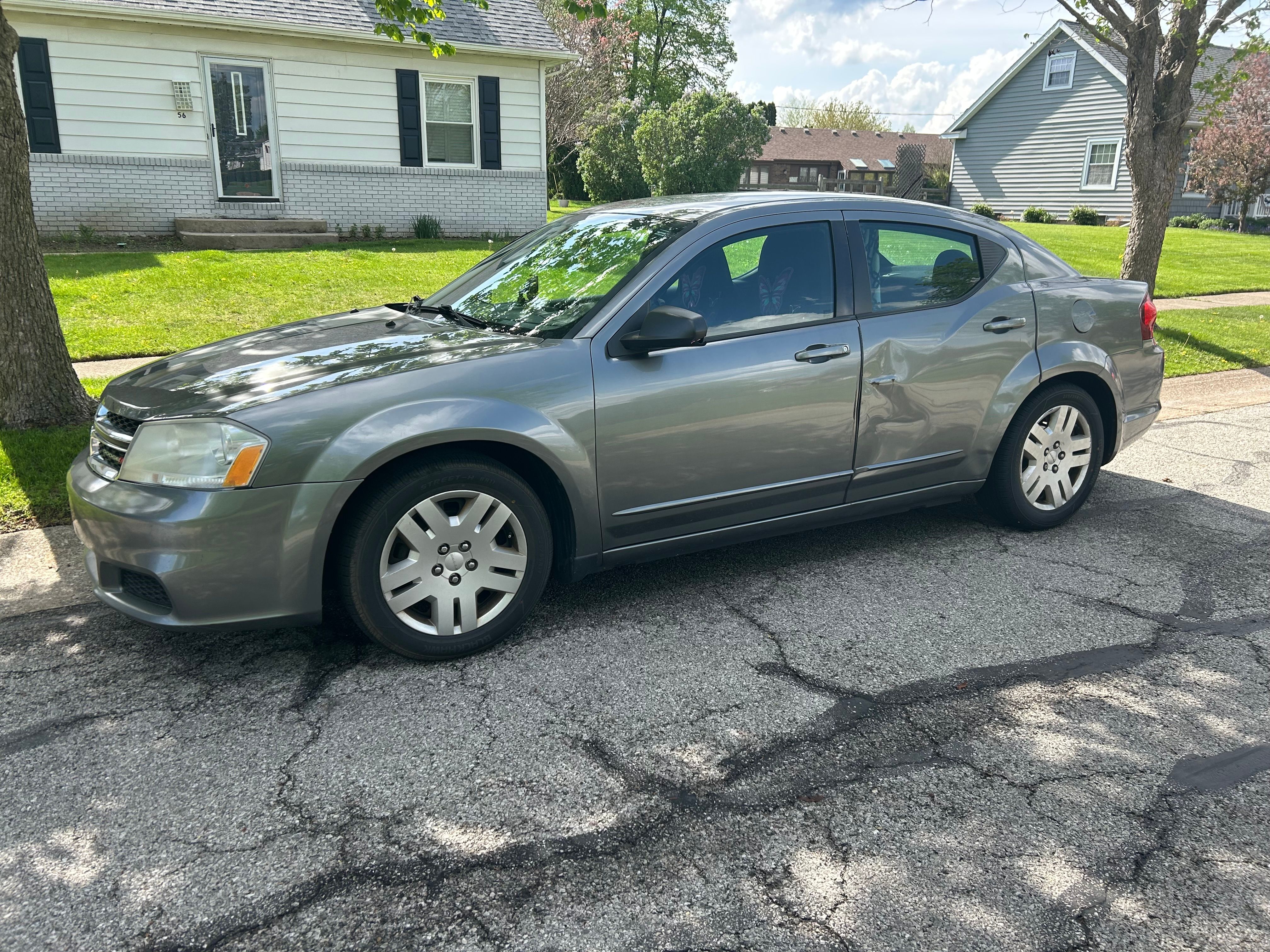Used 2012 Dodge Avenger SE FWD image 1