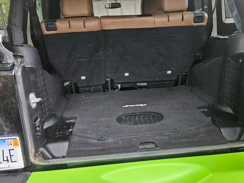 Used 2015 Jeep Wrangler Unlimited Sahara w/ Dual Top Group image 11