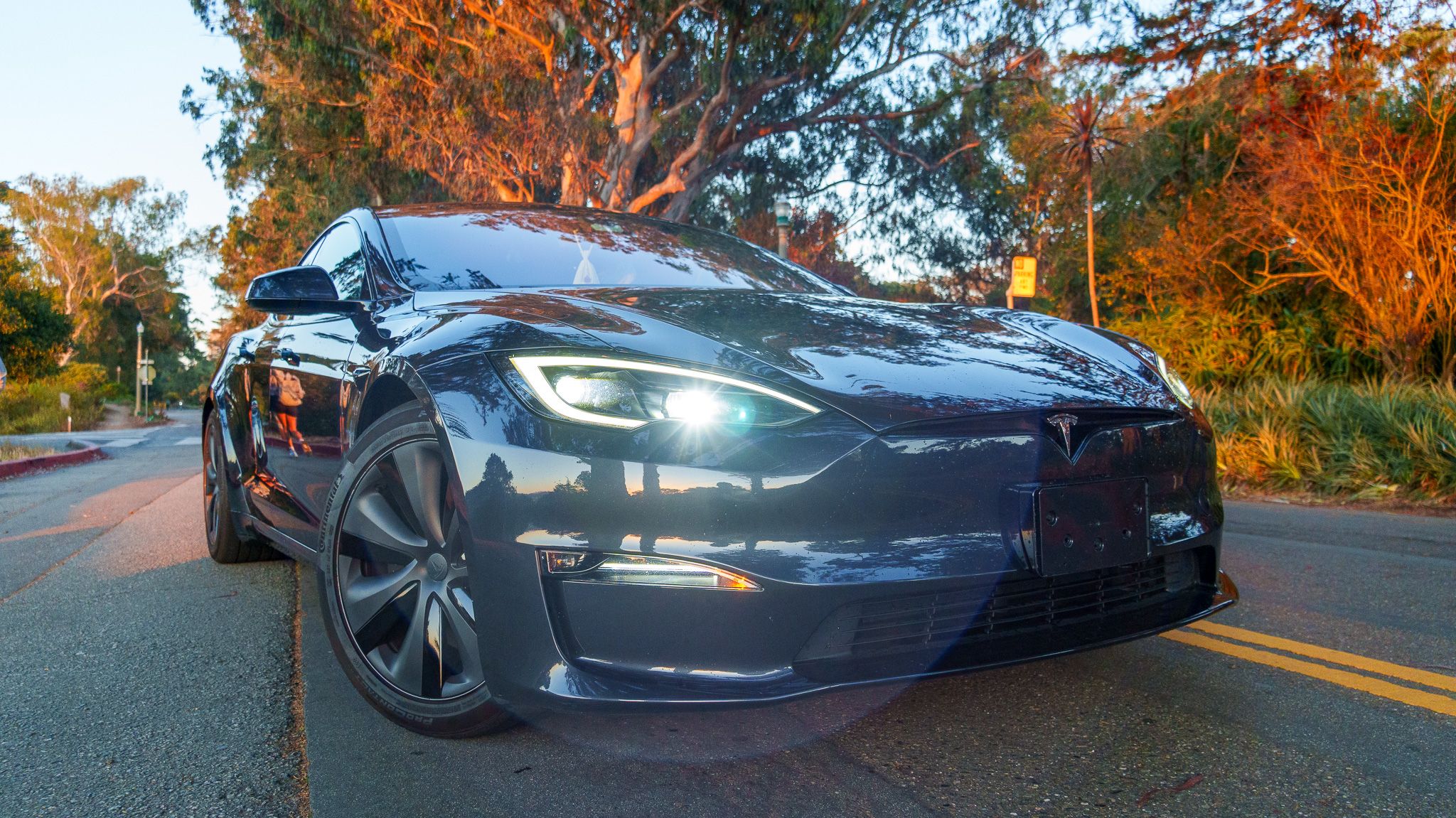 Used 2024 Tesla Model S AWD/4WD image 1
