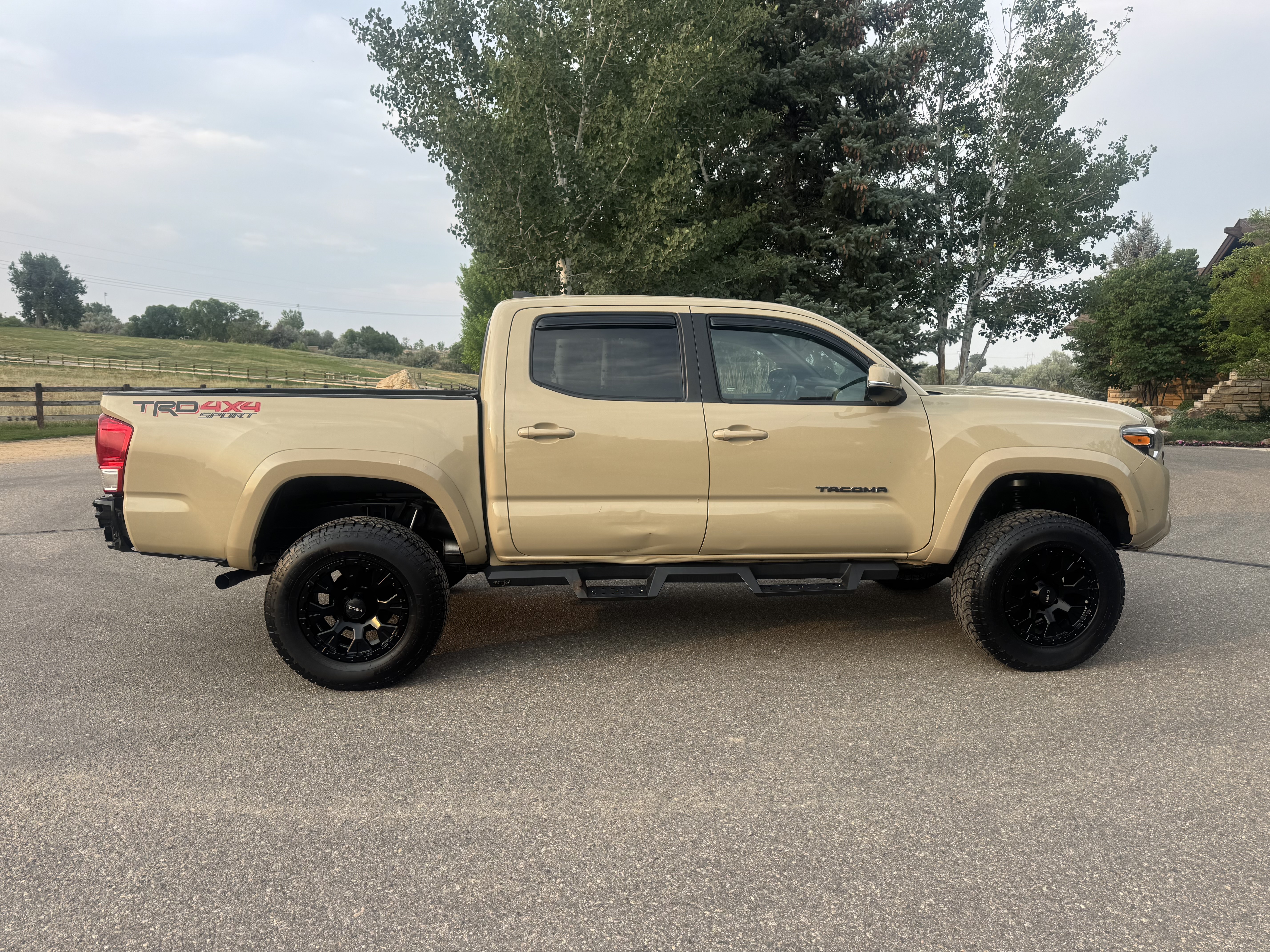 Used 2017 Toyota Tacoma TRD Sport w/ Tow Package (A/T) AWD/4WD image 1