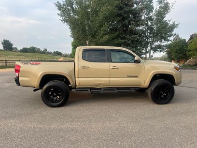 Used 2017 Toyota Tacoma TRD Sport w/ Tow Package (A/T)