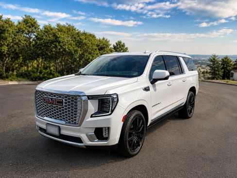 Used 2023 GMC Yukon XL Denali w/ Max Trailering Package AWD/4WD image 9