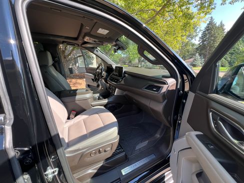 Used 2023 Chevrolet Suburban LT w/ LT Signature Plus Package AWD/4WD image 26
