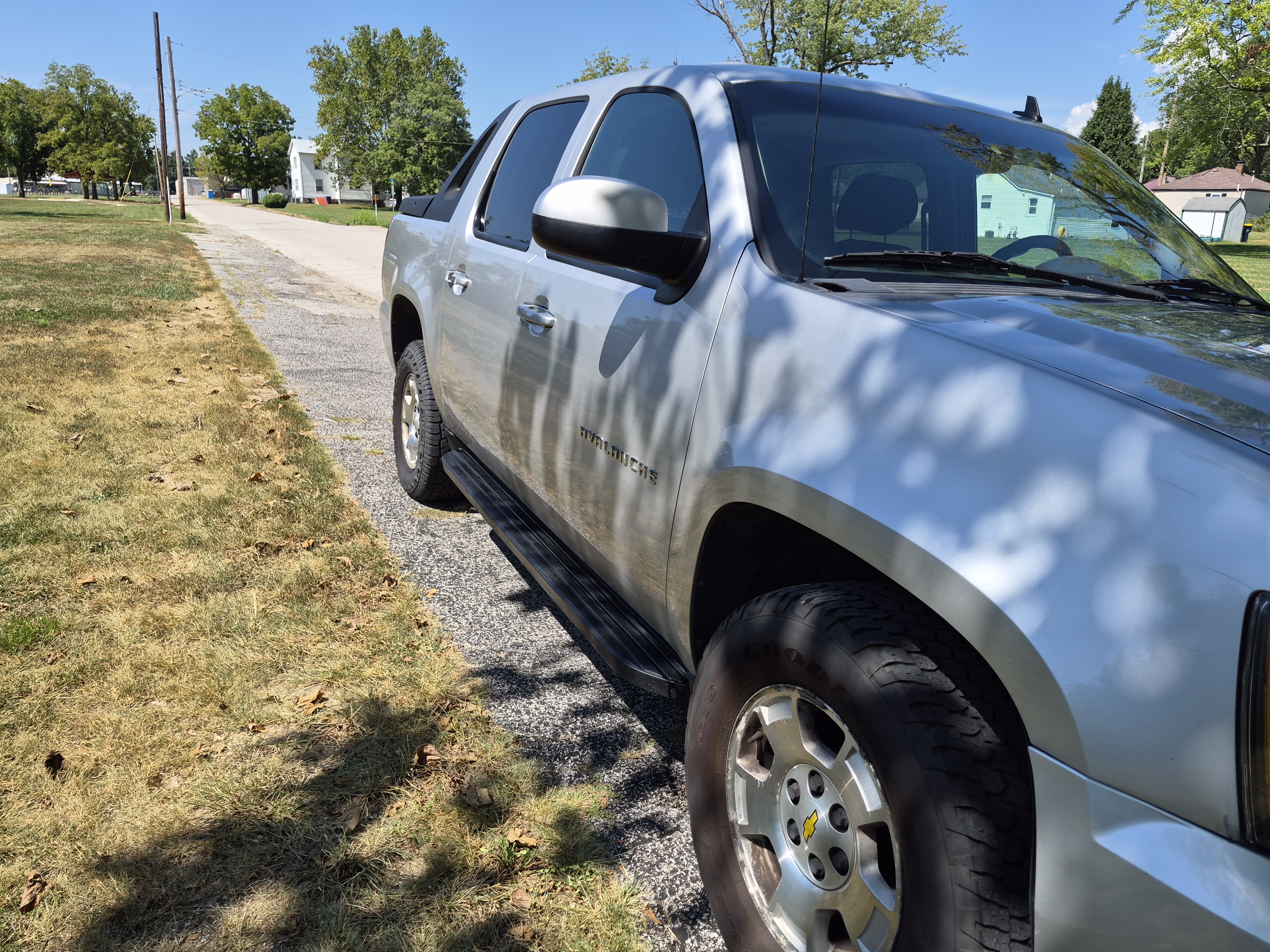 Used 2010 Chevrolet Avalanche LS w/ Interior Plus Package AWD/4WD image 15