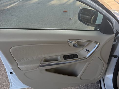 Used 2014 Volvo S60 T5 FWD image 4