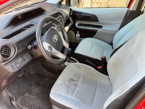 Used 2014 Toyota Prius C One image 6