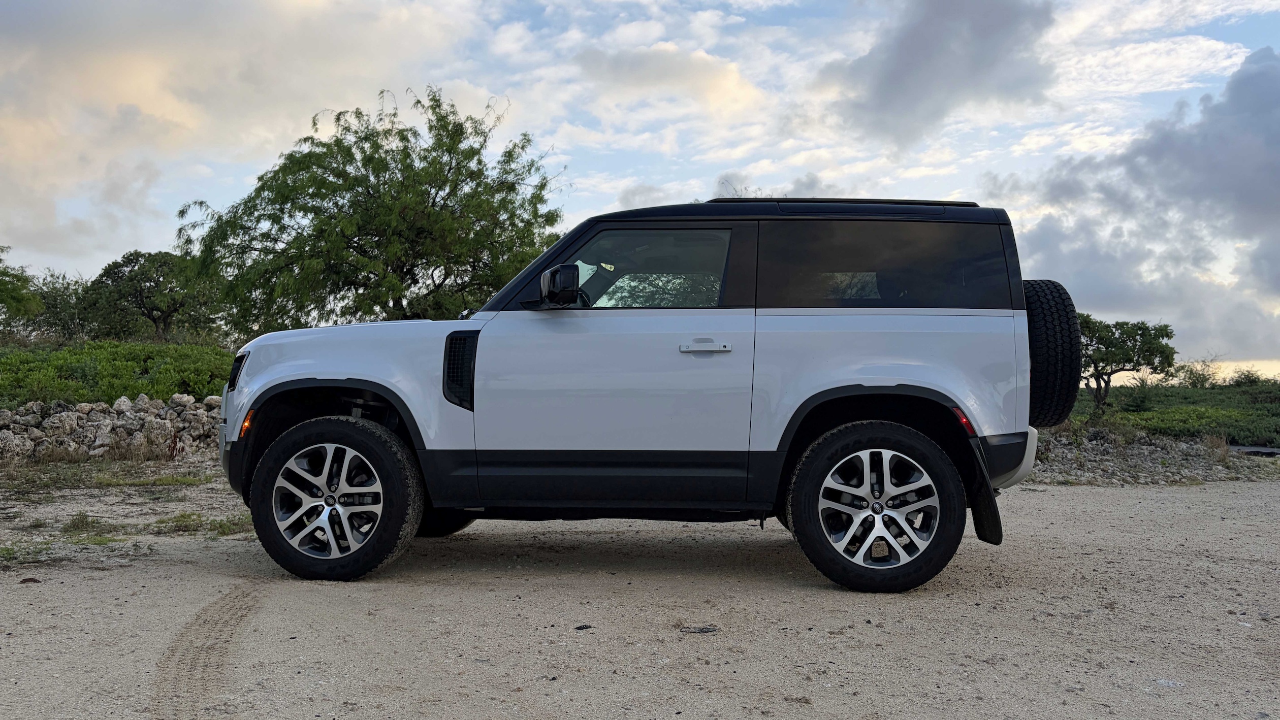 Used 2023 Land Rover Defender 90 S AWD/4WD image 4