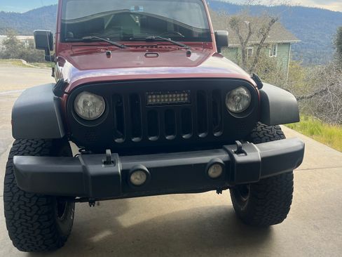 Used 2010 Jeep Wrangler Unlimited Sport image 2