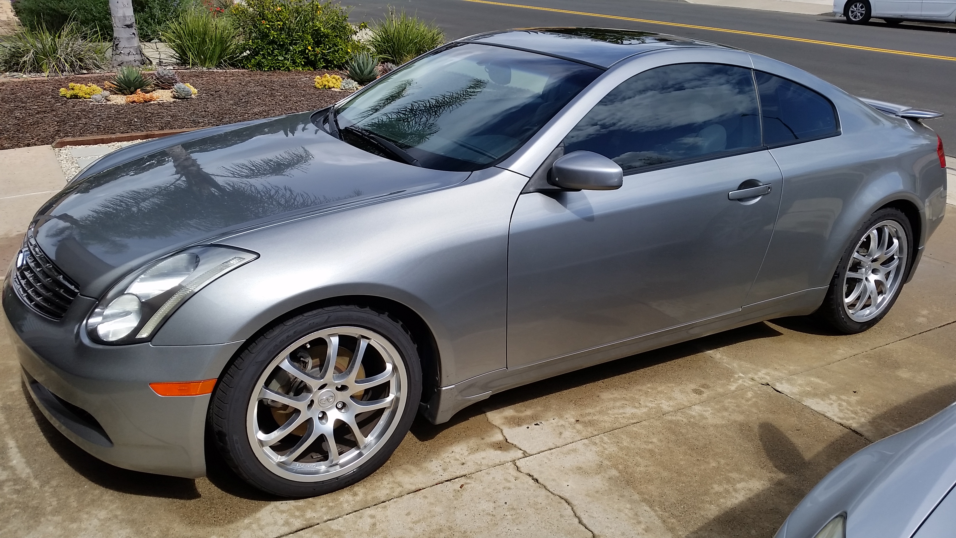Used 2005 INFINITI G35 Coupe w/ (P01) Premium Pkg RWD image 1
