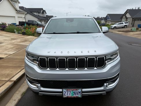 Used 2022 Jeep Wagoneer Series II AWD/4WD image 5