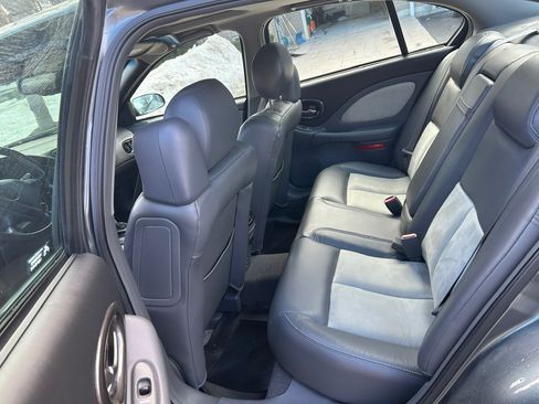 Used 2004 Pontiac Bonneville GXP image 21