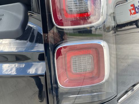 Used 2022 Land Rover Range Rover P525 Westminster Edition image 9